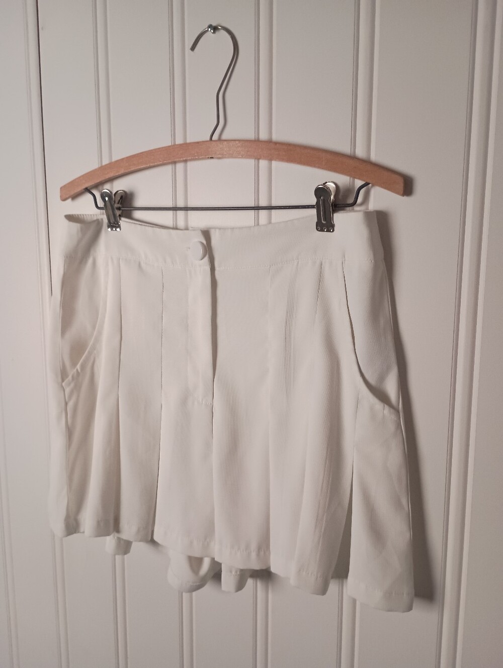 Cider- White Pleated Mini Skirt- Size M